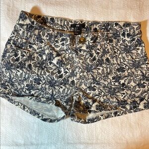 H&M Women's Black Floral Shorts
